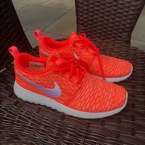 NIKE WMNS Rosherun Flyknit 🔥🔥🔥